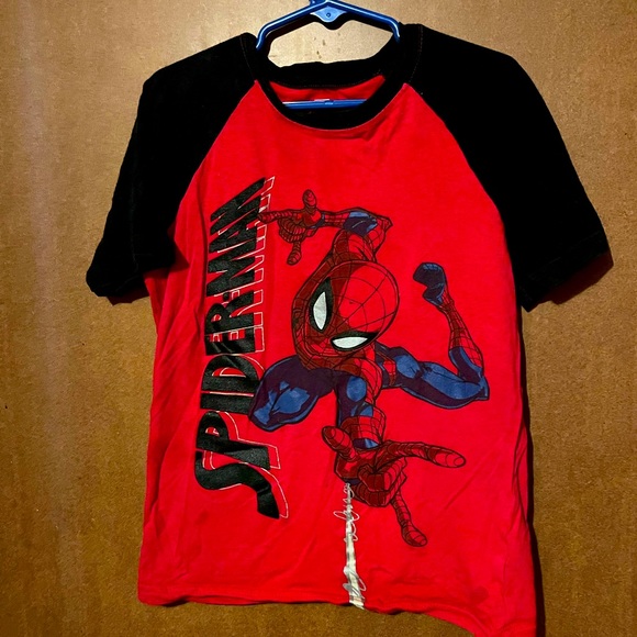 Boys Spider-Man T-shirt Size 6/7 - Picture 1 of 3